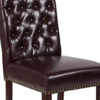Chaise Parsons rembourrée Merrick Lane avec garniture cloutée