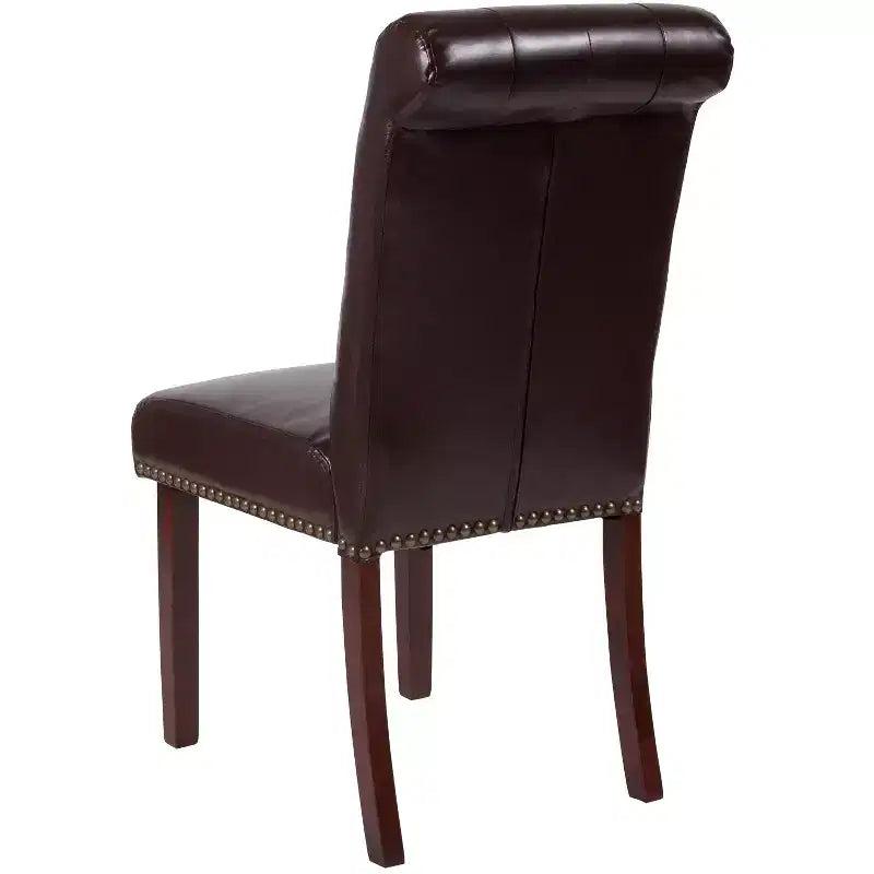 Chaise Parsons rembourrée Merrick Lane avec garniture cloutée