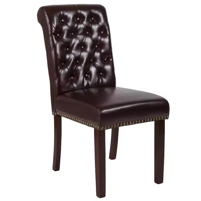 Chaise Parsons rembourrée Merrick Lane avec garniture cloutée