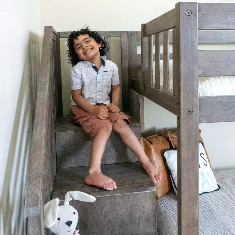 Max & Lily Lit superposé jumeau sur jumeau bas avec escalier et barrière de sécurité