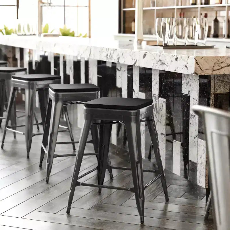 Flash Furniture Cierra, ensemble de 4 tabourets de bar en métal sans dossier de 61 cm de hauteur, de qualité commerciale, pour l'intérieur, avec sièges en résine polyvalente tout temps