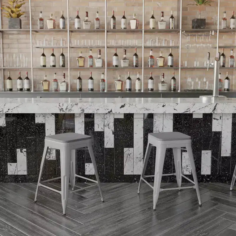 Flash Furniture Cierra, ensemble de 4 tabourets de bar en métal sans dossier de 61 cm de hauteur, de qualité commerciale, pour l'intérieur, avec sièges en résine polyvalente tout temps