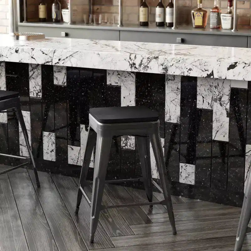 Flash Furniture Cierra, ensemble de 4 tabourets de bar en métal sans dossier de 61 cm de hauteur, de qualité commerciale, pour l'intérieur, avec sièges en résine polyvalente tout temps