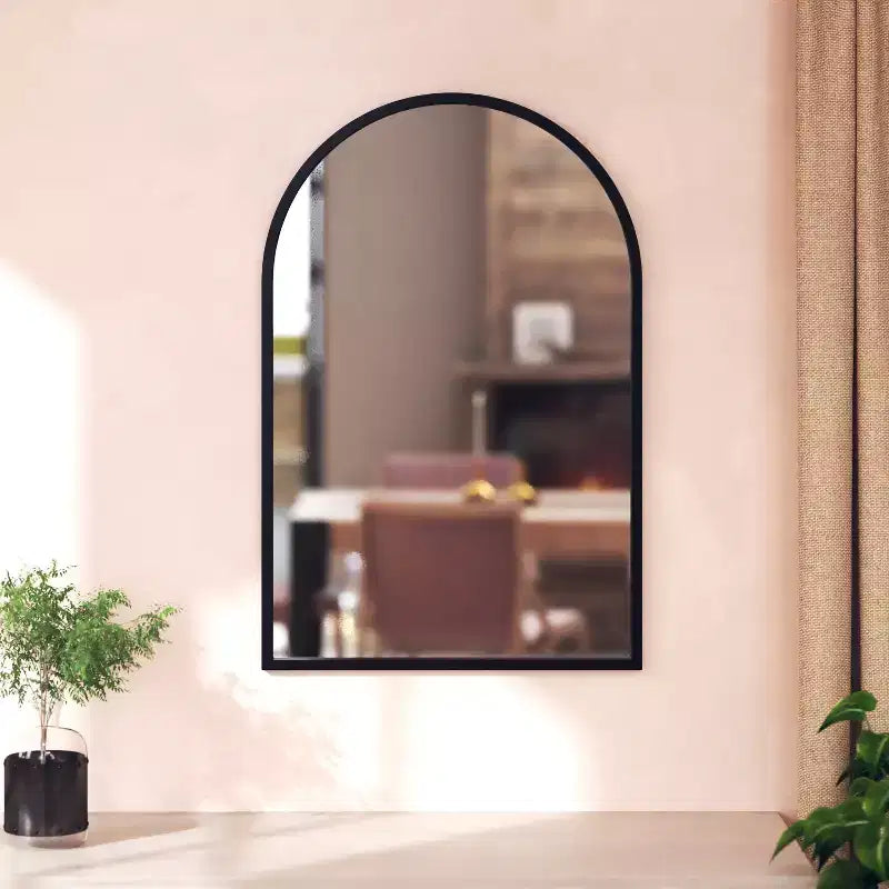 Miroir mural Merrick Lane à cadre métallique arqué pour entrées, salles à manger et salons