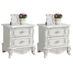 Table de chevet traditionnelle en bois blanc sculpté à 3 tiroirs