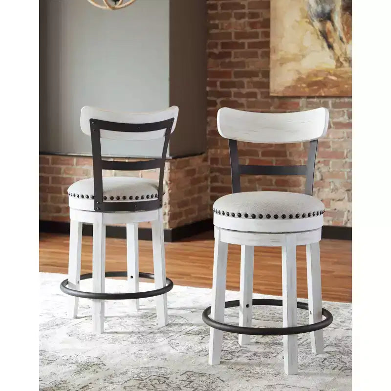 Tabouret de bar pivotant rembourré hauteur comptoir Valebeck - Signature Design by Ashley