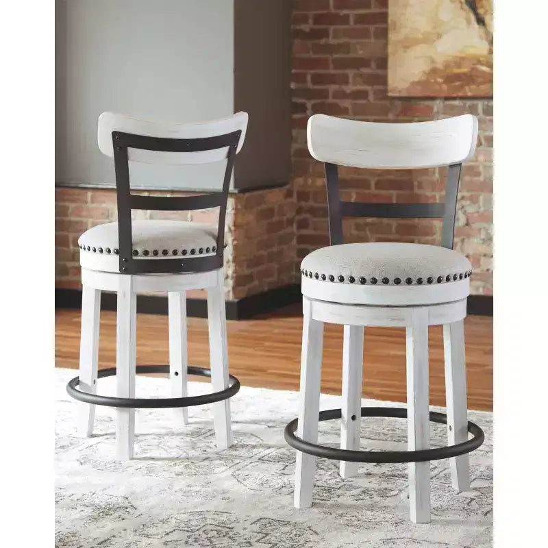 Tabouret de bar pivotant rembourré hauteur comptoir Valebeck - Signature Design by Ashley