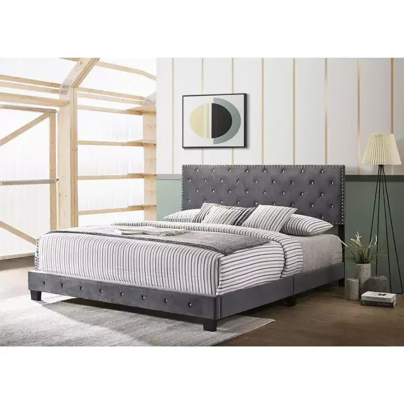 Lit King rembourré en velours capitonné Passion Furniture Suffolk