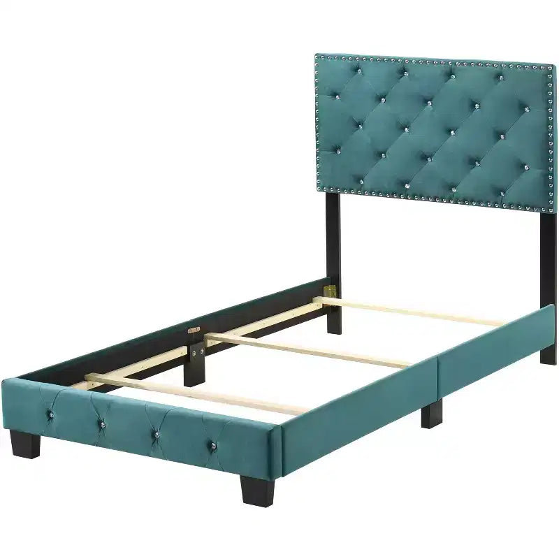Lit King rembourré en velours capitonné Passion Furniture Suffolk