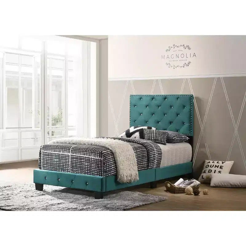 Lit King rembourré en velours capitonné Passion Furniture Suffolk
