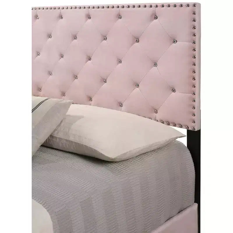 Lit King rembourré en velours capitonné Passion Furniture Suffolk