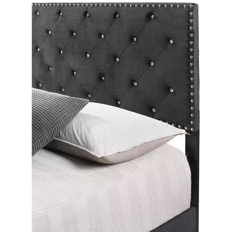 Lit King rembourré en velours capitonné Passion Furniture Suffolk