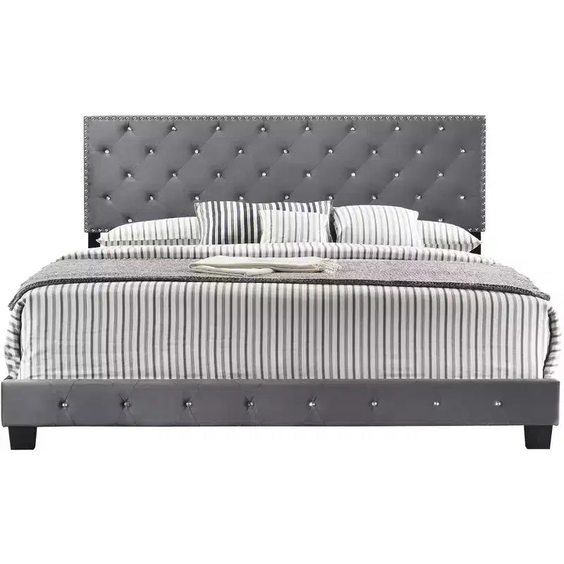 Lit King rembourré en velours capitonné Passion Furniture Suffolk