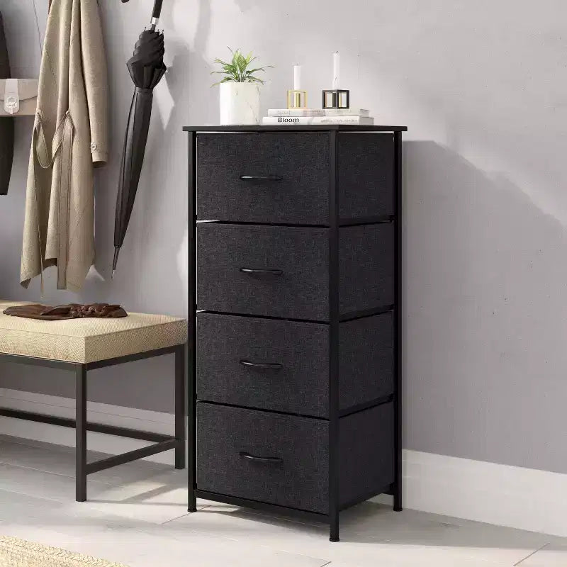 Commode de rangement à 4 tiroirs Emma et Oliver avec cadre en fonte, plateau en bois et tiroirs en tissu faciles à tirer avec poignées en bois
