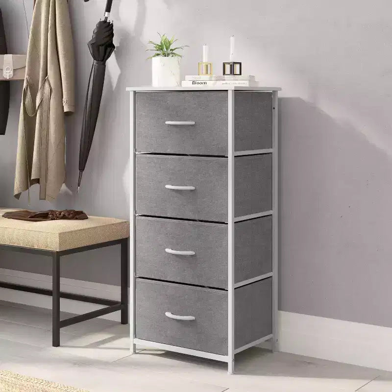 Commode de rangement à 4 tiroirs Emma et Oliver avec cadre en fonte, plateau en bois et tiroirs en tissu faciles à tirer avec poignées en bois