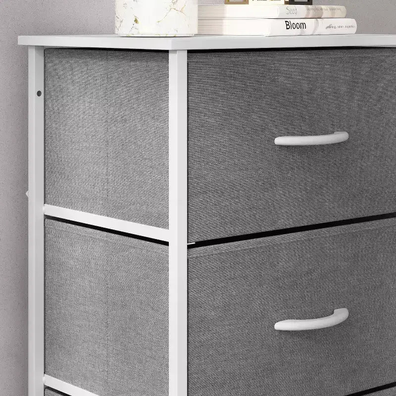 Commode de rangement à 4 tiroirs Emma et Oliver avec cadre en fonte, plateau en bois et tiroirs en tissu faciles à tirer avec poignées en bois