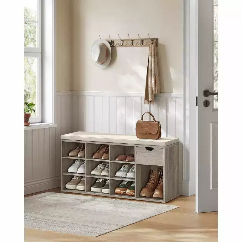 Banc de rangement avec coussin, tiroir et compartiments ouverts Organisez facilement chaussures et essentiels