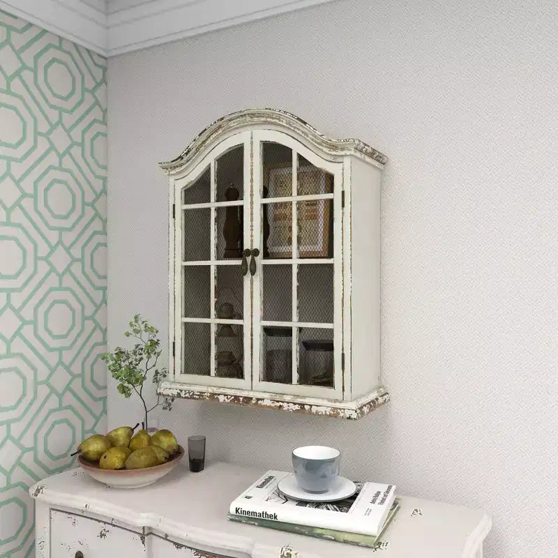 Étagère murale traditionnelle en bois 28x22 avec portes à volets arquées - Olivia & May