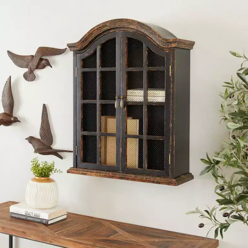 Étagère murale traditionnelle en bois 28x22 avec portes à volets arquées - Olivia & May