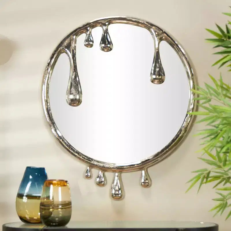 Miroir mural abstrait 43x36 en aluminium avec cadre à effet de gouttes fondues – Olivia & May