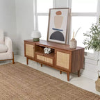 JONATHAN Y TVS1002A Meuble TV Finley de style Ferme de 149,86 cm avec tiroir et portes de rangement, convient aux téléviseurs jusqu'à 165,1 cm, avec gestion des câbles