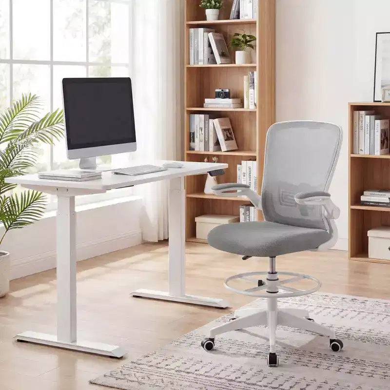 Costway Chaise de bureau réglable pivotante avec accoudoirs relevables et support lombaire réglable Noir et blanc/Noir