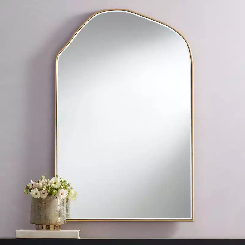 Miroir mural de courtoisie Noble Park Arch Top avec cadre en bois doré à bords biseautés de 66 cm de large pour salle de bain, chambre, salon, bureau à domicile