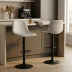 Tabouret de bar moderne LeisureMod Tilbury réglable en hauteur avec revêtement en cuir végétalien et repose-pieds, idéal pour îlot de cuisine, comptoir ou bar à domicile