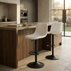 Tabouret de bar moderne LeisureMod Tilbury réglable en hauteur avec revêtement en cuir végétalien et repose-pieds, idéal pour îlot de cuisine, comptoir ou bar à domicile
