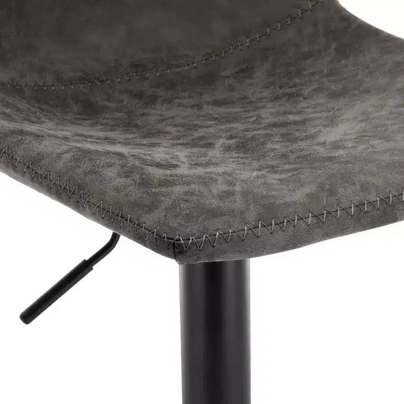 Tabouret de bar moderne LeisureMod Tilbury réglable en hauteur avec revêtement en cuir végétalien et repose-pieds, idéal pour îlot de cuisine, comptoir ou bar à domicile