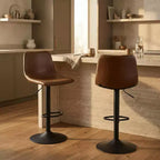 Tabouret de bar moderne LeisureMod Tilbury réglable en hauteur avec revêtement en cuir végétalien et repose-pieds, idéal pour îlot de cuisine, comptoir ou bar à domicile