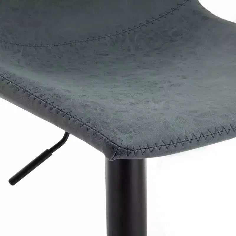 Tabouret de bar moderne LeisureMod Tilbury réglable en hauteur avec revêtement en cuir végétalien et repose-pieds, idéal pour îlot de cuisine, comptoir ou bar à domicile