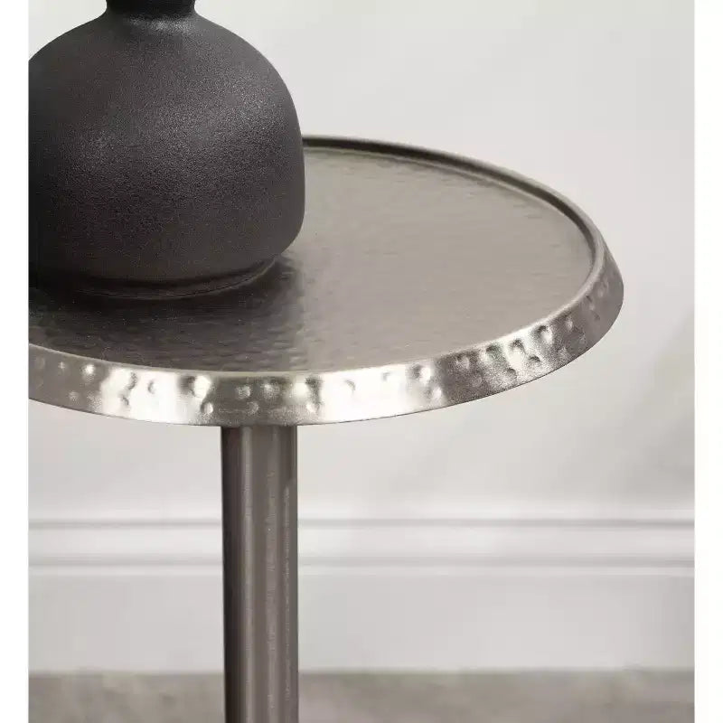 Table d'appoint en métal Sanzo de Kate et Laurel