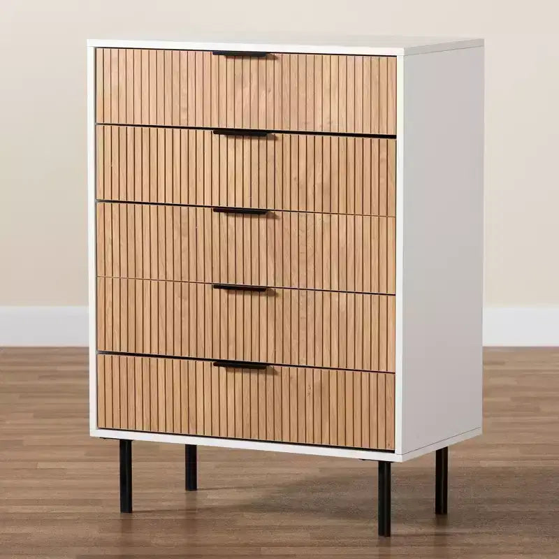 Meuble de rangement à 5 tiroirs Baxton Studio Karima en bois bicolore blanc et marron naturel et métal noir, style moderne du milieu du siècle