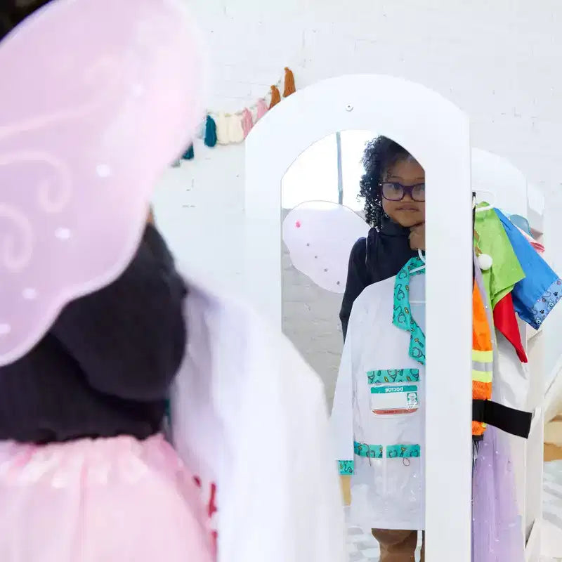 Centre de déguisement ECR4Kids avec miroir, Organisateur de costumes, Meuble Montessori