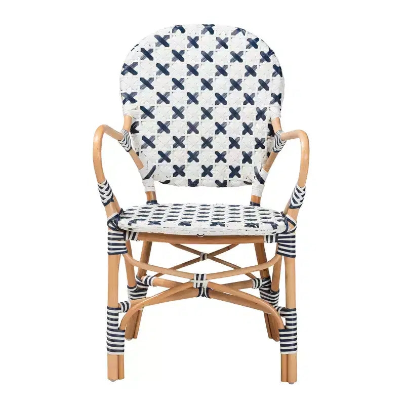 Chaise de bistrot bali & pari Bryson en rotin naturel et tissage bleu et blanc de style français moderne
