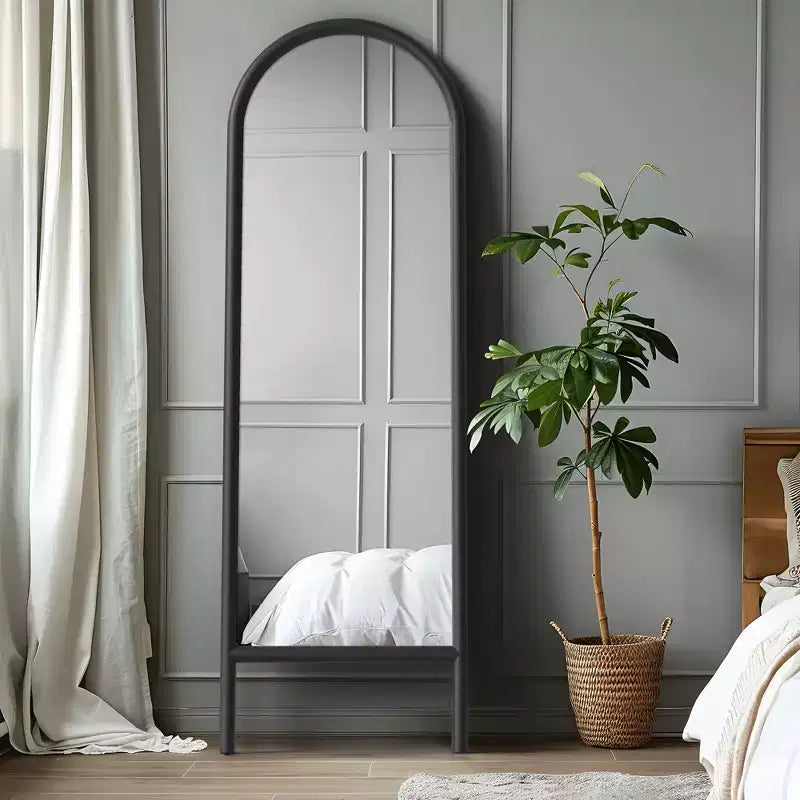 Miroir sur pied plein cadre Dovelina à cadre en bois, dessus arqué