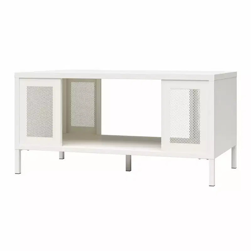 Table basse en métal Shadwick RealRooms avec accents en maille métallique perforée
