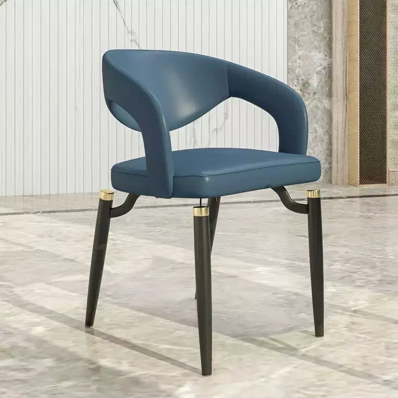 Chaise de salle à manger moderne LeisureMod Entice – Siège en cuir rembourré avec dossier ouvert incurvé et pieds en métal, cuisine moderne, salle à manger, maison, sièges de café