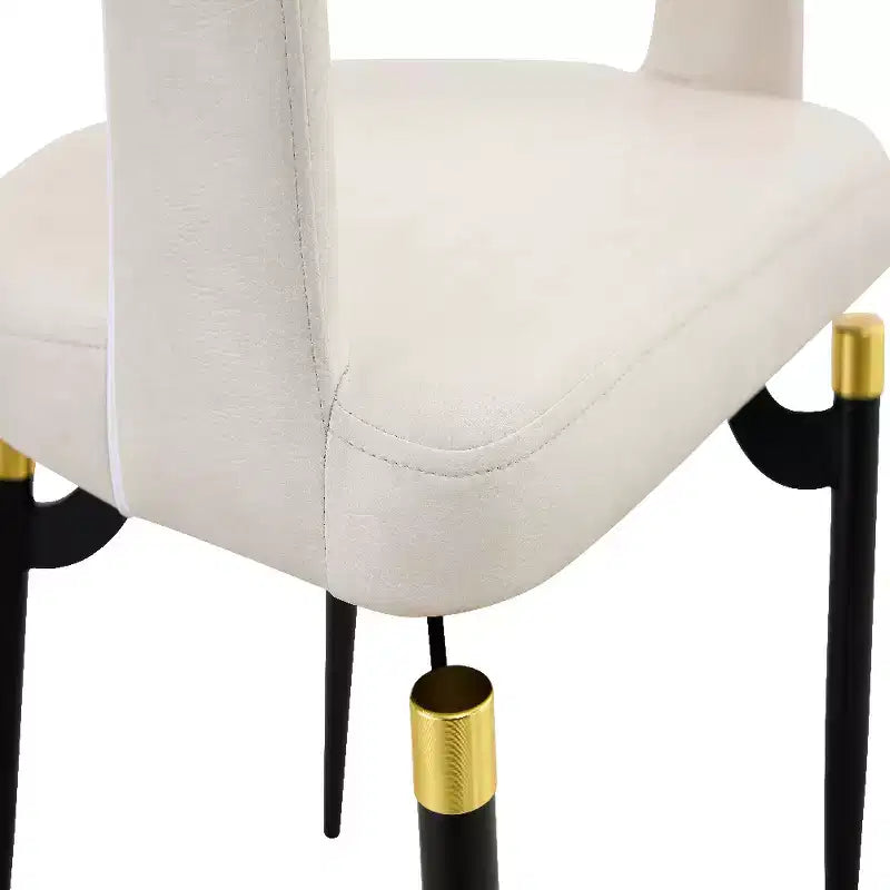 Chaise de salle à manger moderne LeisureMod Entice – Siège en cuir rembourré avec dossier ouvert incurvé et pieds en métal, cuisine moderne, salle à manger, maison, sièges de café