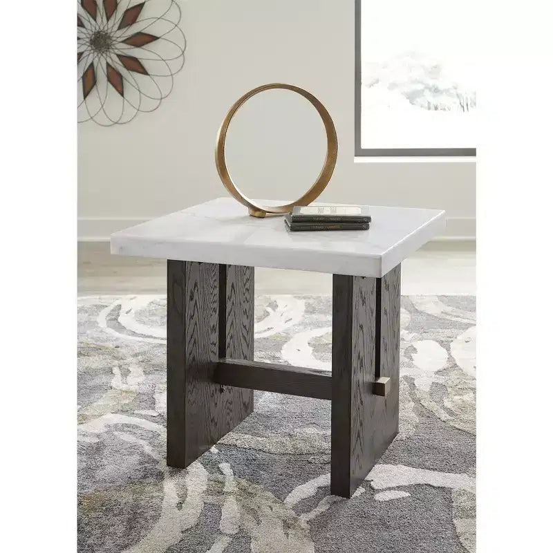Signature Design by Ashley Burkhaus Table d'appoint traditionnelle avec plateau en marbre, Brun foncé et blanc