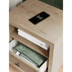 Table de chevet moderne Signature Design by Ashley Cielden avec port de chargement USB, bicolore marron