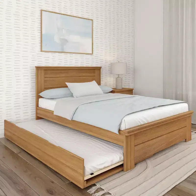 Lit double de ferme en bois massif Plank+Beam avec tête de lit à panneaux et lit gigogne