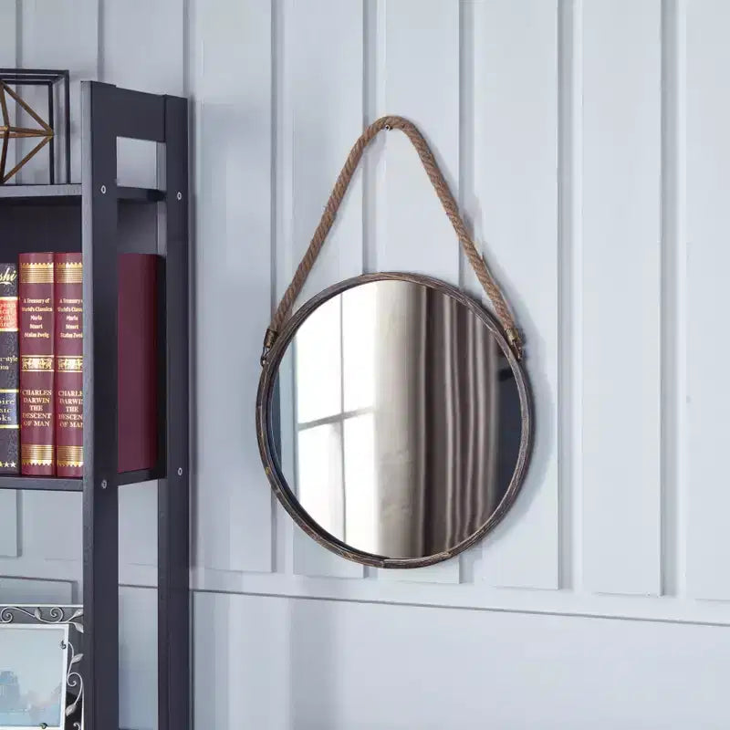 Miroir rond Danya B de 15 po avec patine dorée et corde de suspension