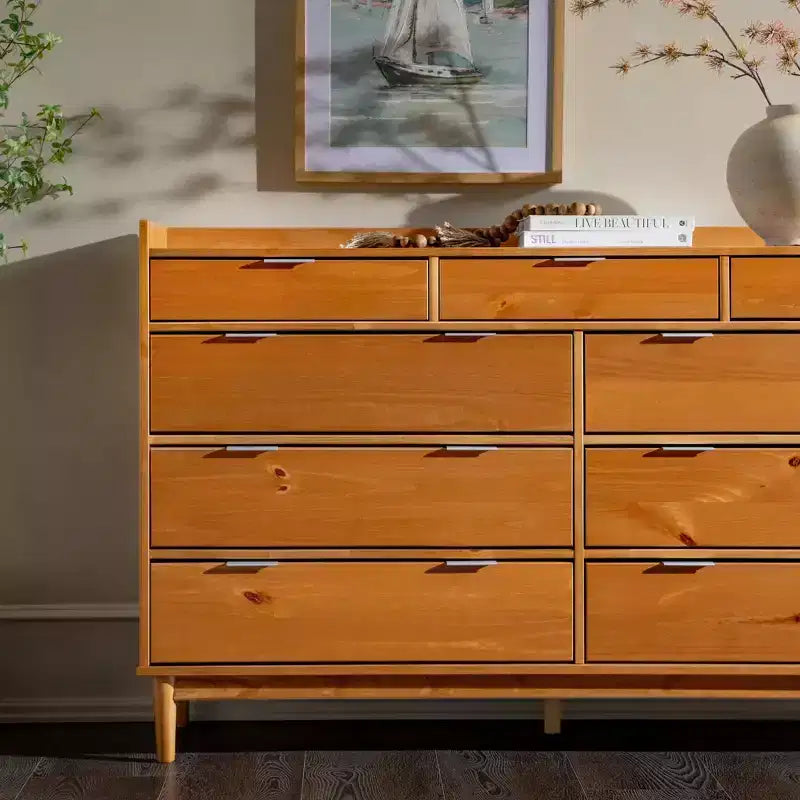 Commode horizontale à 9 tiroirs Saracina Home en bois massif de style Mid-century Modern