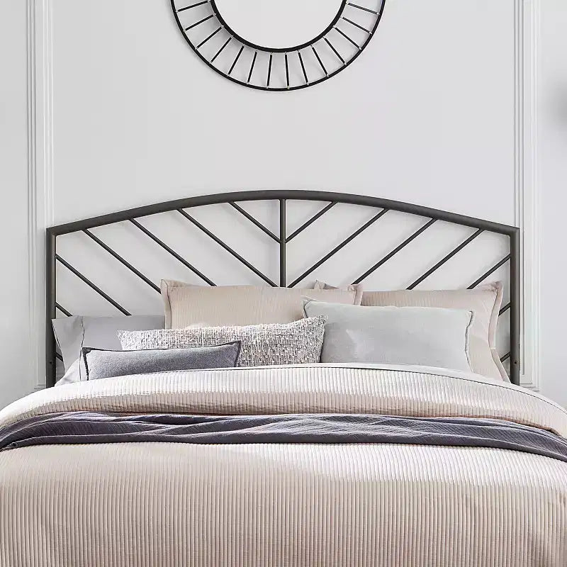Tête de lit en métal Hillsdale Furniture Essex avec motif de fuseau à chevrons Bronze Gris