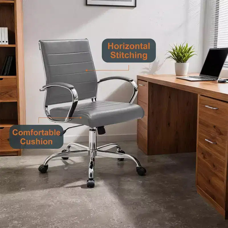 Chaise de bureau LeisureMod Benmar en cuir côtelé - Chaise de bureau exécutive pivotante et inclinable de style Mid-Century Modern - Piètement chromé