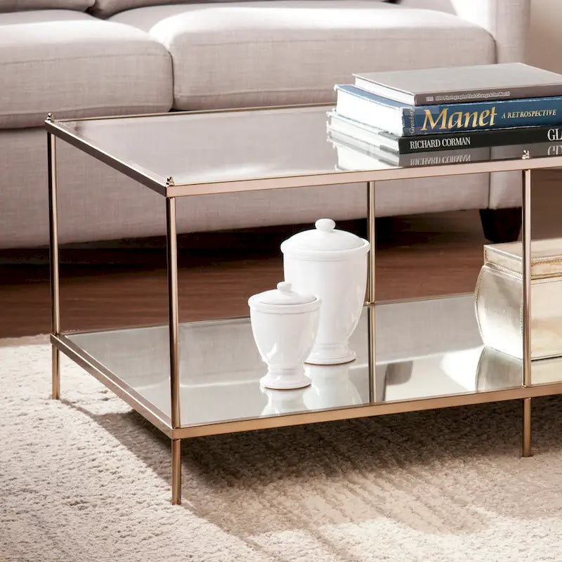 Table basse rectangulaire dorée SEI Furniture Grant avec plateau en verre et étagère inférieure
