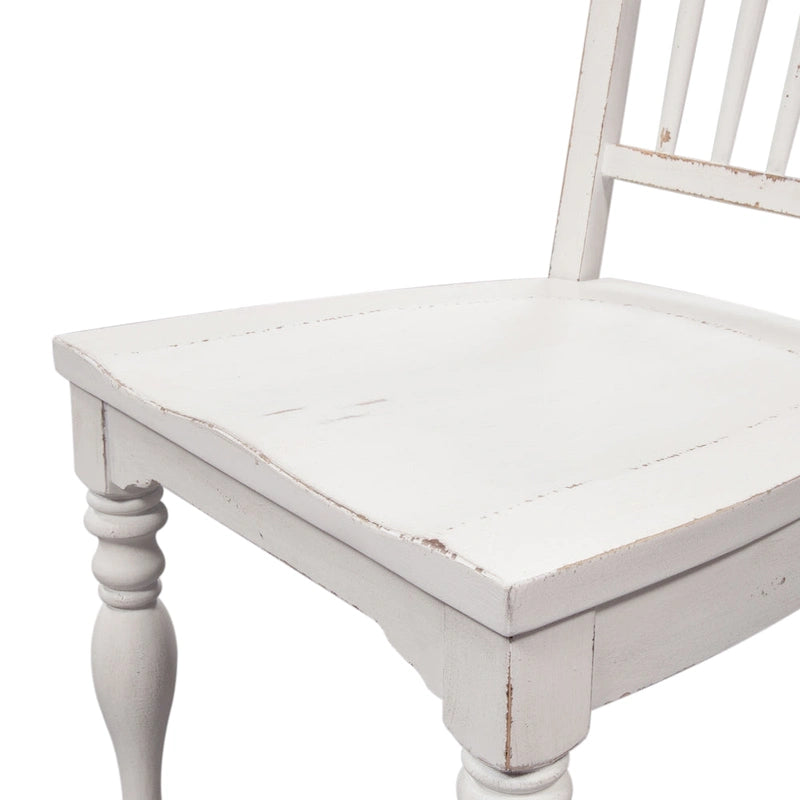 Ensemble de 7 pièces de table à pieds Magnolia Manor, blanc antique, écorce patinée