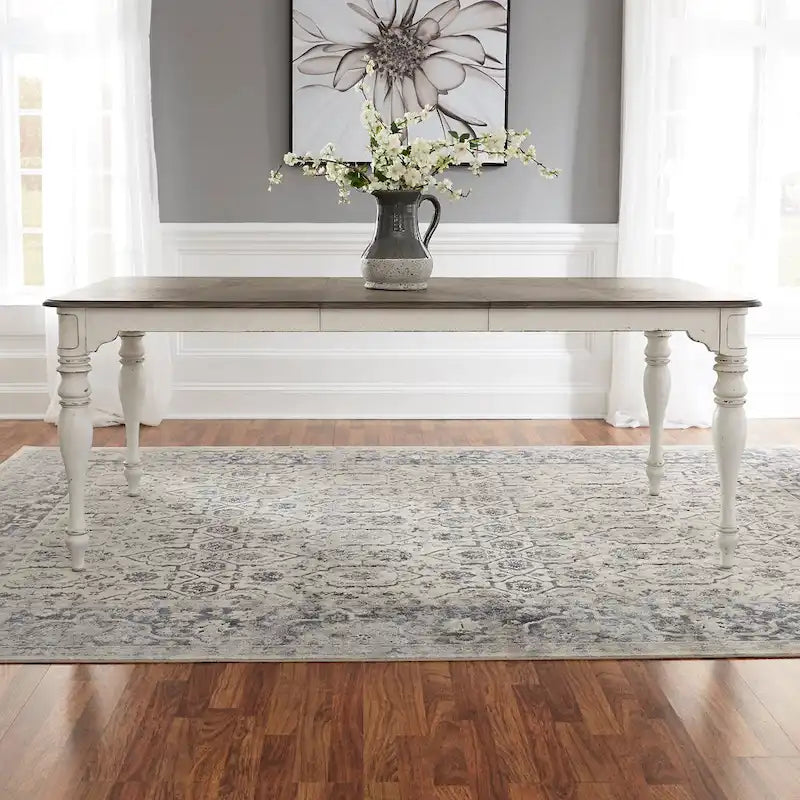 Ensemble de 7 pièces de table à pieds Magnolia Manor, blanc antique, écorce patinée